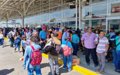 Con bloqueos en ADO y aeropuerto, inicia tercer día de paro de la Sección 22