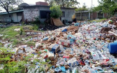 Denuncian tiradero clandestino en secundaria de Salina Cruz