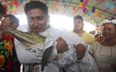 En Huamelula celebran boda de niña princesa Lagarta y edil municipal