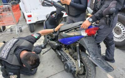 En medio de trifulca aseguran motoneta con reporte de robo en la Central de Abasto