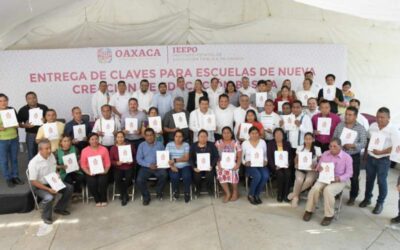 Entrega IEEPO 32 claves a centros educativos de la entidad