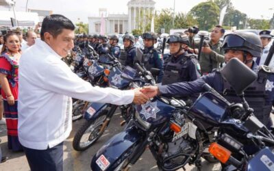 Entregan 212 vehículos para garantizar la seguridad a la ciudadanía oaxaqueña