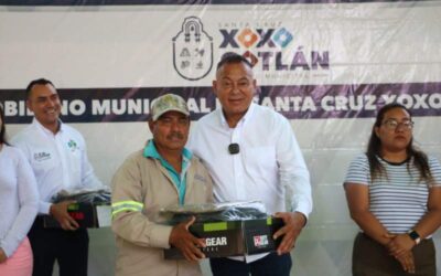 Incentiva Chente Castellanos a personal de áreas verdes y barrido con entrega de uniformes