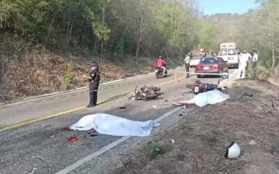 Mueren motociclistas al chocar en la Costa de Oaxaca