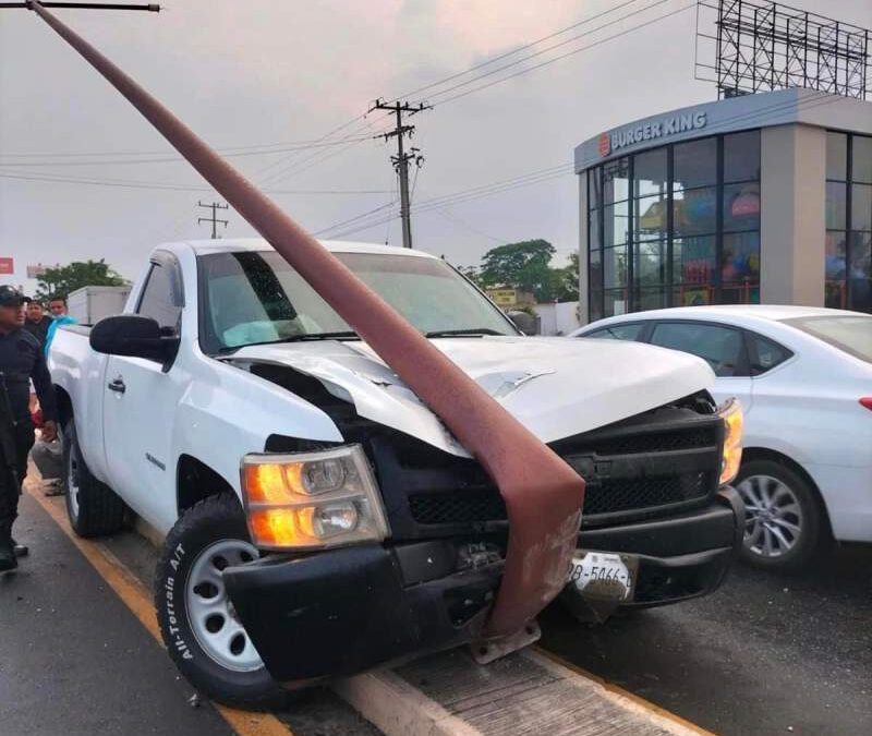 Solo daños materiales deja accidente en Juchitán