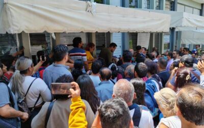 Suspenden trámites de derechohabientes del ISSSTE por toma de oficinas