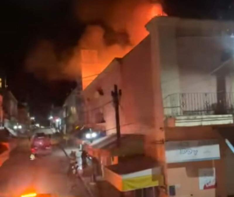 Un incendio se registró esta madrugada en el centro de Tlaxiaco