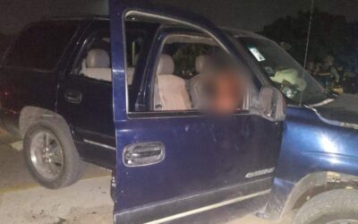 Ejecutan a pareja a bordo de su camioneta en Juchitán