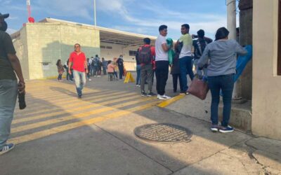 Cierran maestros sobre Héroes de Chapultepec en la capital, denuncian falta de atención