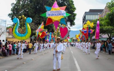 Cautiva Oaxaca con su Desfile de Delegaciones para la Octava de la Guelaguetza