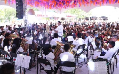 Como en casa, visitantes del tianguis gastronómico Desde mis raíces con sus sabores