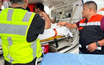 Equipo de especialistas lucha por salvar la vida de 4 menores de edad lesionados en accidente carretero