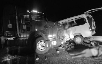 Fuerte accidente en carretera Oaxaca-Istmo deja 2 muertos