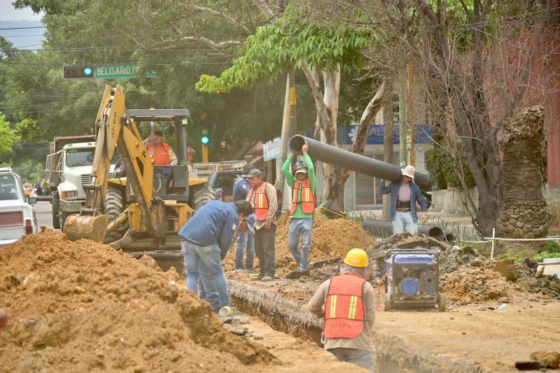 rehabilita-soapa-tuberia-de-drenaje-en-calle-principal-de-la-capital-oaxaquena