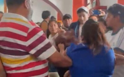 Se enfrentan comerciantes y vecinos del Centro Histórico en Palacio Municipal de Oaxaca