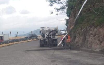 Se inician trabajos de bacheo en las inmediaciones del Auditorio Guelaguetza