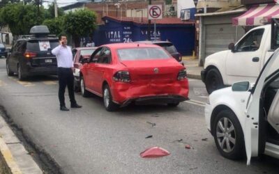 Se registra carambola en avenida de la capital oaxaqueña