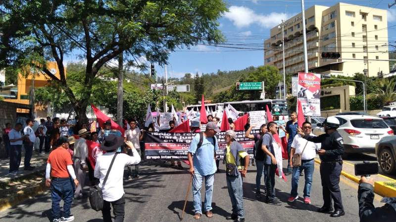 seccion-22-exige-carcel-para-ulises-ruiz-tras-marcha-por-represion-a-emeterio-cruz