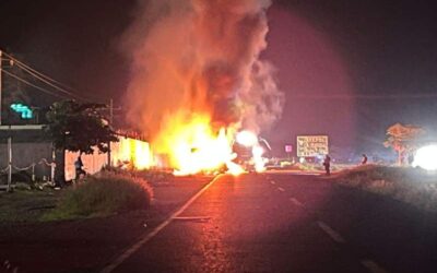 Explota tractocamión en Tehuantepec