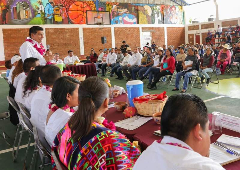 atiende-gobierno-del-estado-carencias-arraigadas-en-santiago-yosondua