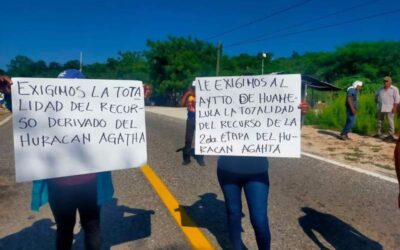 Bloquean carretera costera en tramo Salina Cruz- Huatulco