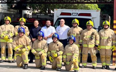 Bomberos juchitecos reciben donación de la International Fire and Rescue Asociation