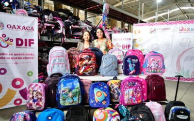 Colaboran Sectur y DIF Oaxaca para apoyar la educación de niñas y niños con 5 mil 200 mochilas nuevas