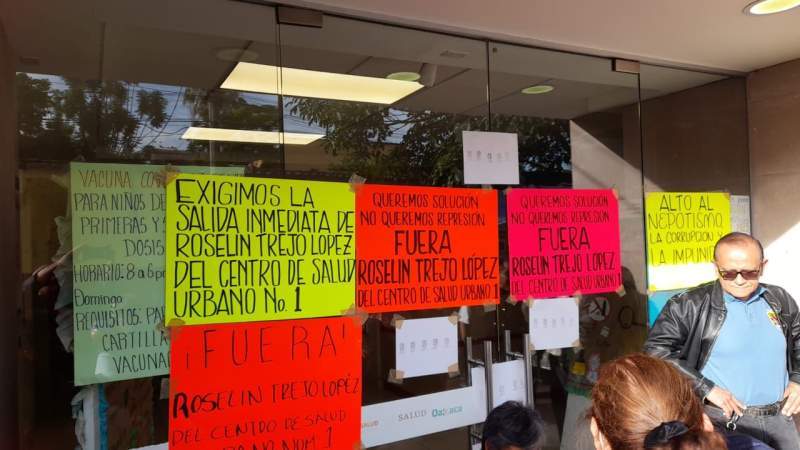 Cumple un mes paro en Centro de Salud 01, exigen salida de químico por usurpación de funciones