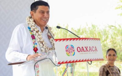 Da Salomón Jara Cruz banderazo de inicio del programa Caminos Bienestar