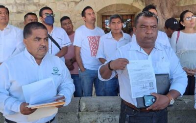 Denuncian trabajadores del IEBO violación a sus derechos laborales