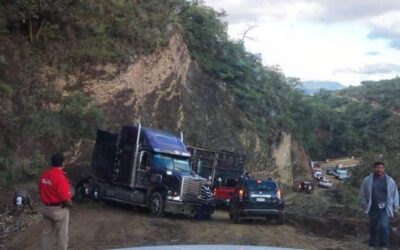 Dos fuertes accidentes dejan sin paso a la altura de Nochixtlán y de Oaxaca a la Costa