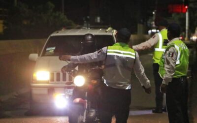 En Operativo Alcoholímetro aseguran tres vehículos robados y detienen a persona armada