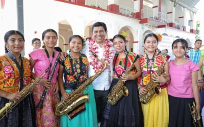 Impulsa Salomón Jara acciones para revertir rezagos en Guienagati y Laollaga