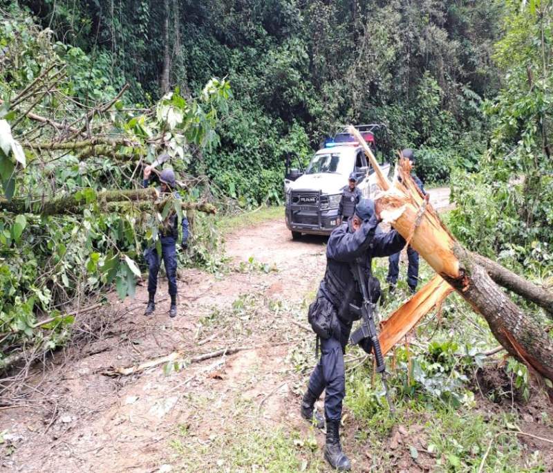 instruye-gobernador-salomon-jara-apoyo-inmediato-a-comunidades-afectadas-por-onda-tropical-22