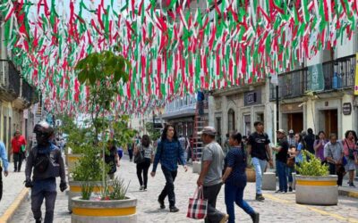 Las calles de Oaxaca se visten del mes patrio
