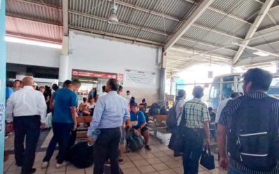 Migrantes en Juchitán; negocio redituable para las empresas del transporte público