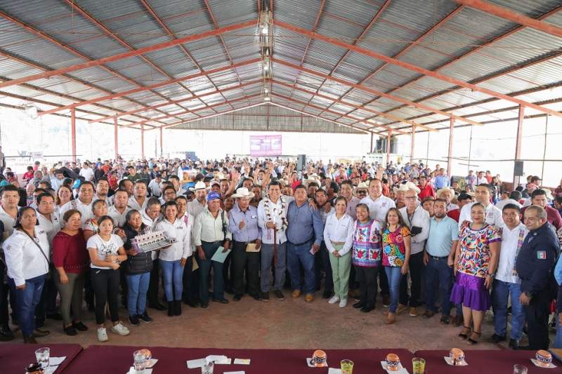 ofrece-salomon-jara-en-huautla-de-jimenez-reparar-danos-de-anteriores-administraciones