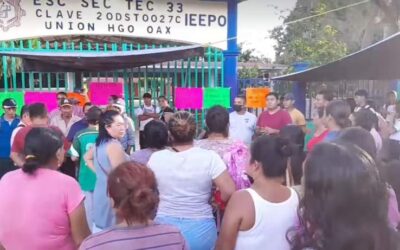 Profesora impide clases en la  Técnica 33 de Unión Hidalgo; exige su reinstalación laboral