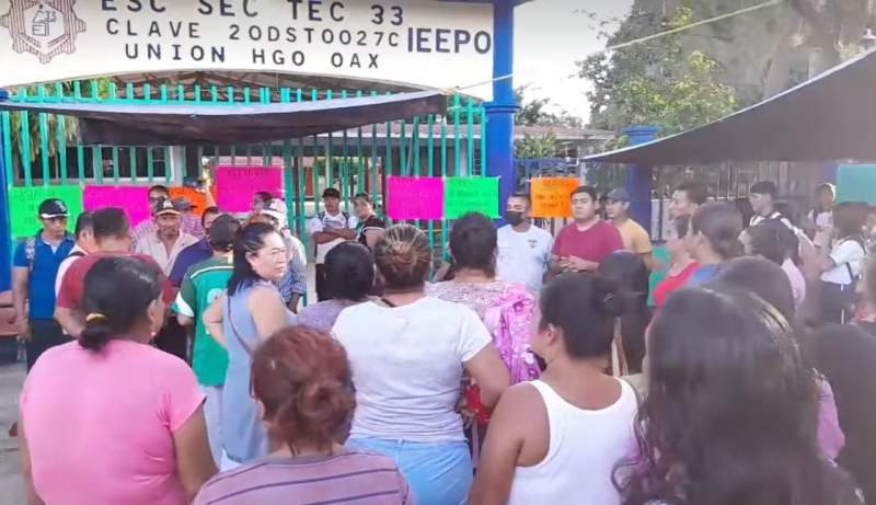 profesora-impide-clases-en-la-tecnica-33-de-union-hidalgo-exige-su-reinstalacion-laboral