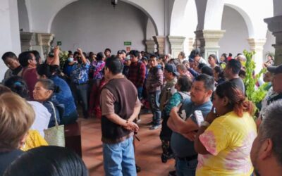 Protestan comerciantes de la Central de Abasto en el Palacio Municipal de Oaxaca