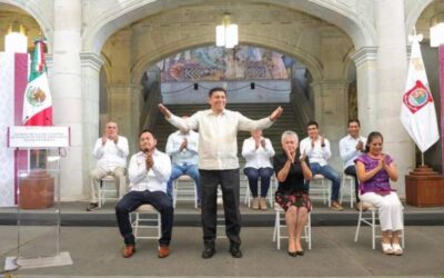 Reciben 43 escuelas de Oaxaca sus claves para formalizar sus actividades