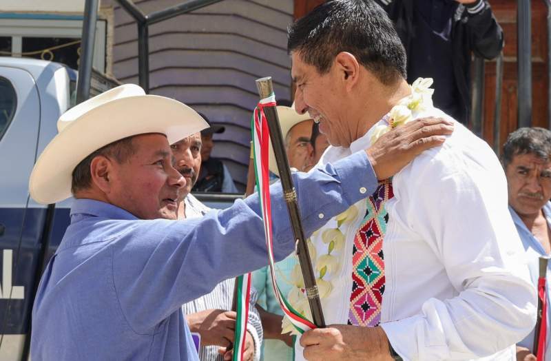 refrenda-salomon-jara-compromiso-para-sacar-del-abandono-a-los-municipios-mas-marginados-de-la-entidad
