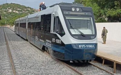 Arriba el nuevo tren de pasajeros al puerto de Salina Cruz