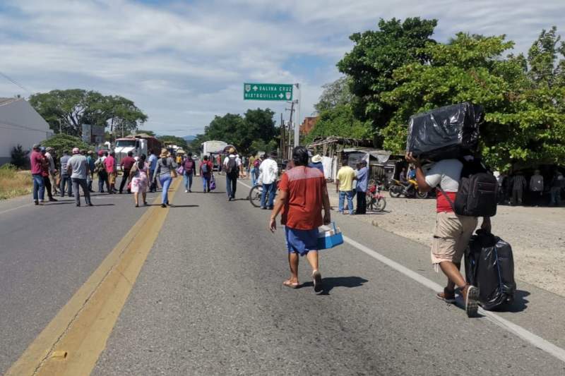 campesinos-bloquean-en-tehuantepec