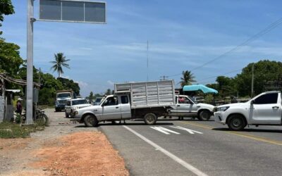 Campesinos bloquean paso en Tehuantepec