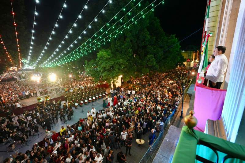 celebra-oaxaca-grito-de-independencia-en-paz