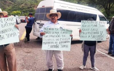 Cierran paso en la Mixteca de Oaxaca