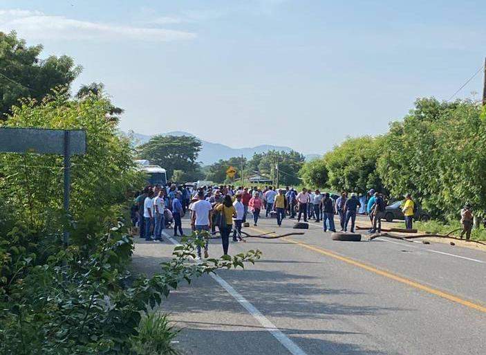 cierran-tramo-carretero-en-el-istmo-de-tehuantepec