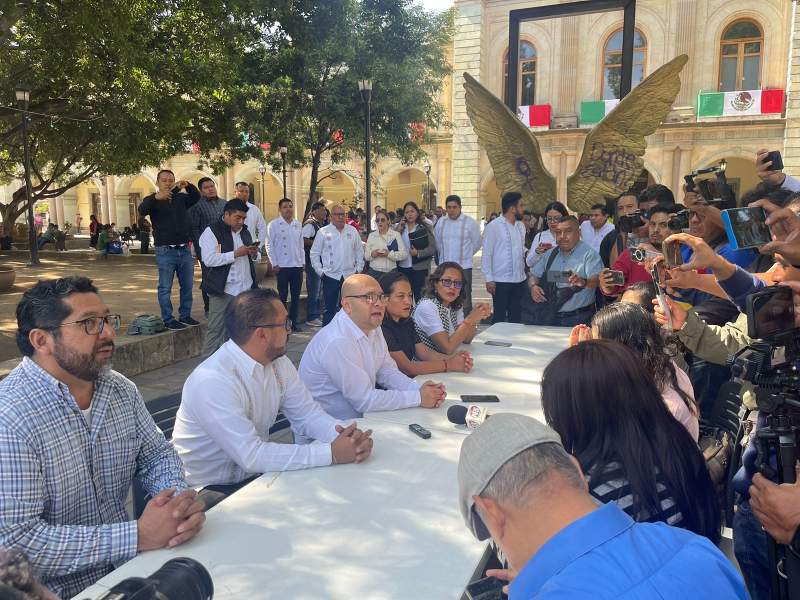 convoca-gobierno-de-oaxaca-al-dialogo-publico-a-extrabajadores-del-iebo-estos-rechazan-ofrecimiento