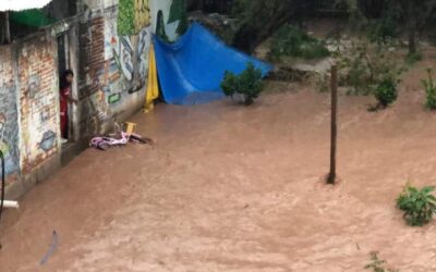 En Huajuapan de León, se desborda río Salado
